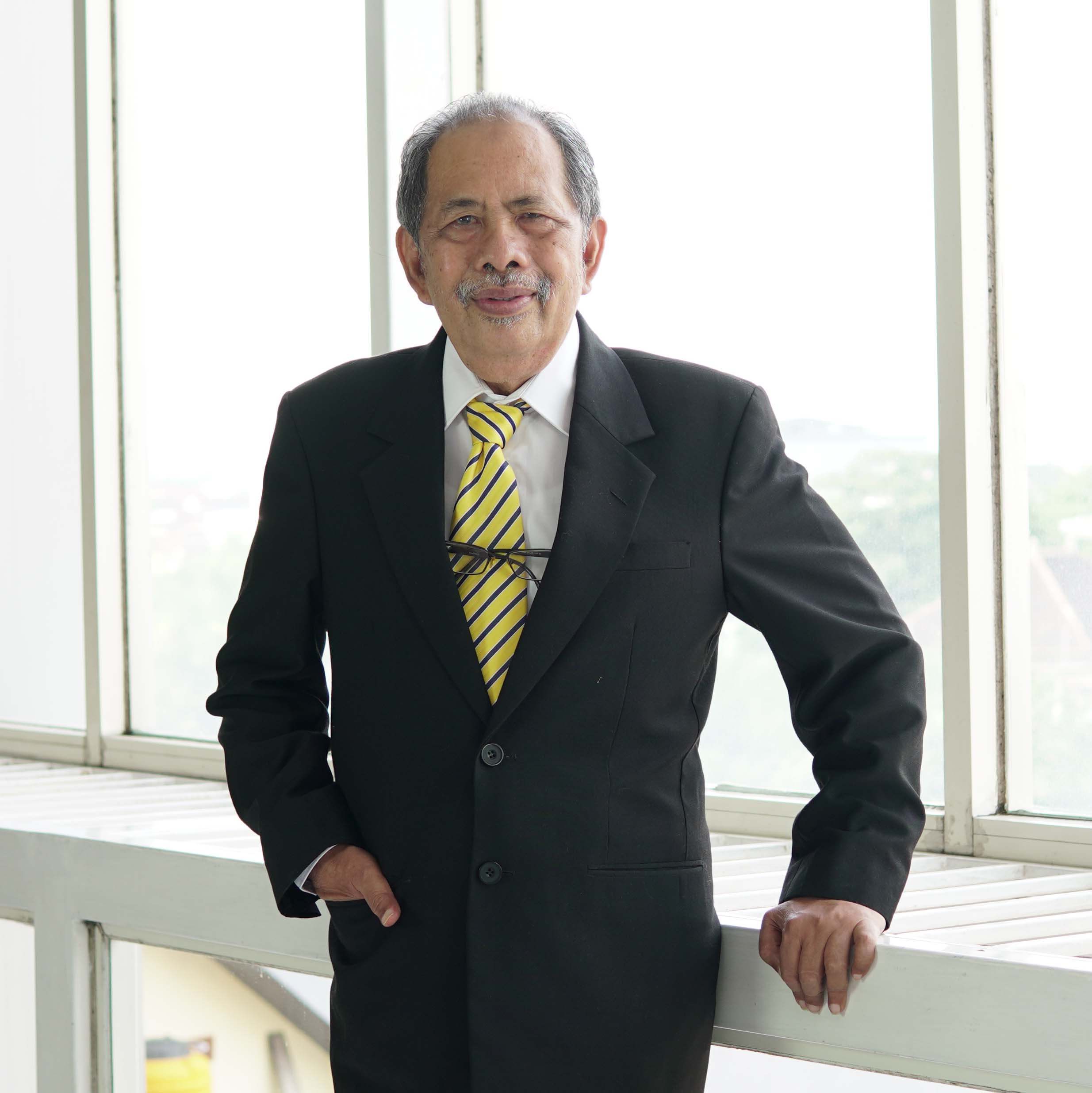 Foto Rektor IIK Bhakta