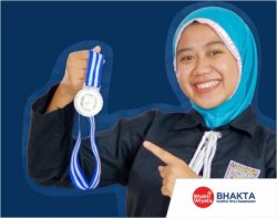 Mahasiswa S1 Kesehatan Masyarakat, Alfira Maudy Sukmaning Putri raih juara 2 Pencak Silat Kategori Putri dalam ajang Pencak Silat UNP CUP di Universitas PGRI Kediri.