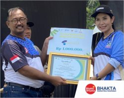 Dosen IIK Bhakta, Dr Reny Nugraheni, S.KM., MM. M.Kes, SH terpilih sebagai Tenaga Kesehatan Berdedikasi Tinggi dari Organisasi Profesi Tenaga Kesehatan PERSAKMI (Perhimpunan Sarjana Kesehatan Masyarakat Indonesia) dalam rangka Hari Kesehatan Nasional ke-59. 