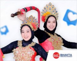 Perwakilan S1 Kesehatan Masyarakat, Medina dan Afnida berhasil raih Juara 2 Nasional dalam festival Tari Pecut Samandiman 2023 yang digelar oleh Pemerintah Kota Kediri.