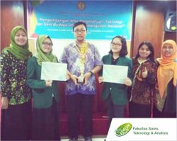 Nafila Faradhil Sabdisha dan Widia Vina Mahasiswa Prodi S1 Kimia Mendapat Penghargaan “The Honorable Mention Award” dalam Acara Lomba Penulisan Kreativitas Masyarakat (PKM) Nasional VII Tahun 2018 di Universitas Jenderal Soedirman.