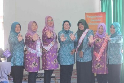 PPK Ormawa IIK Bhakta Ajak Pelatihan Public Speaking dan Penyusunan SOP POKADU dengan Komunitas Sapa Mama Desa Candirejo, Nganjuk